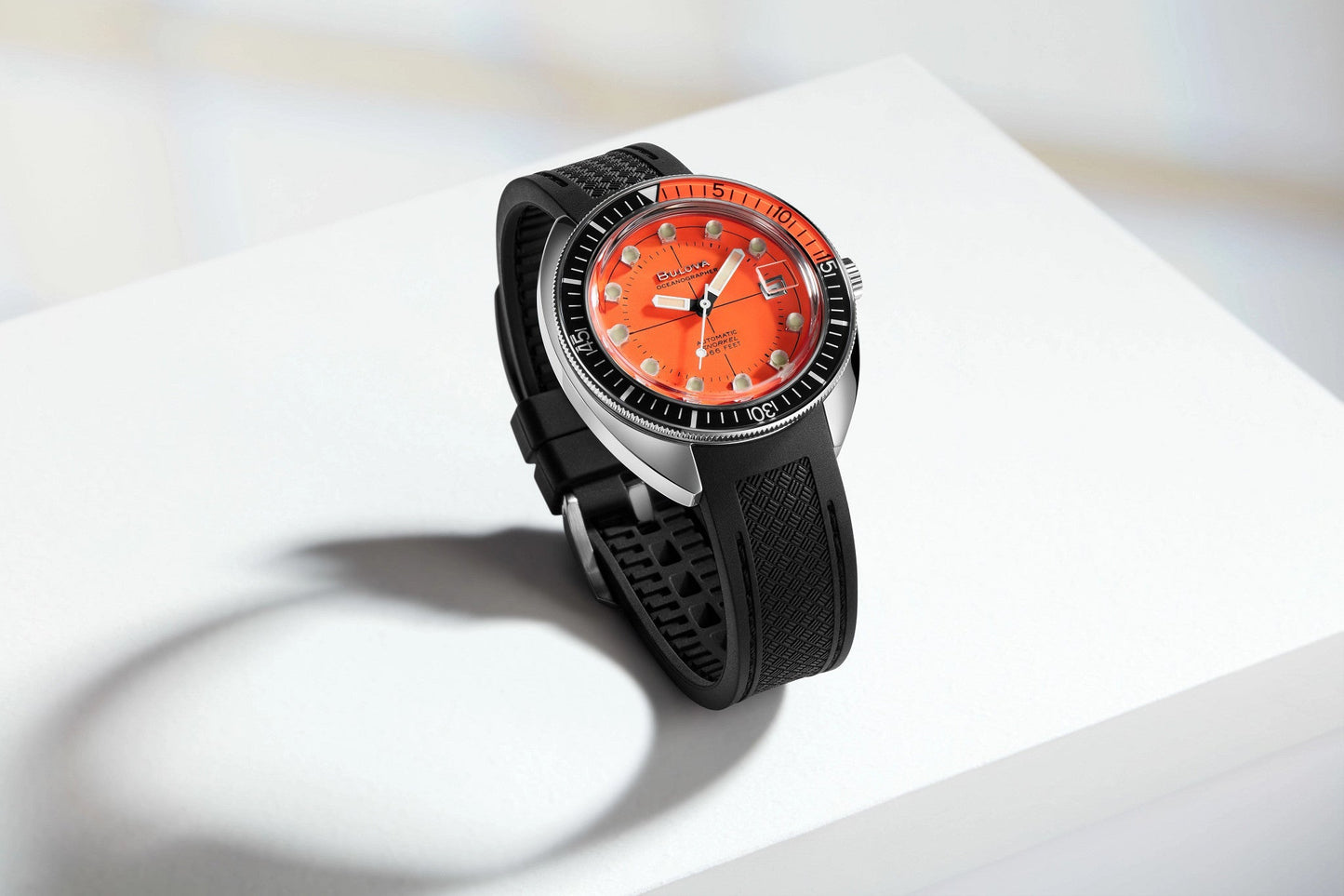 96B350 Reloj Devil Diver de hombre pulsera de caucho 41 mm