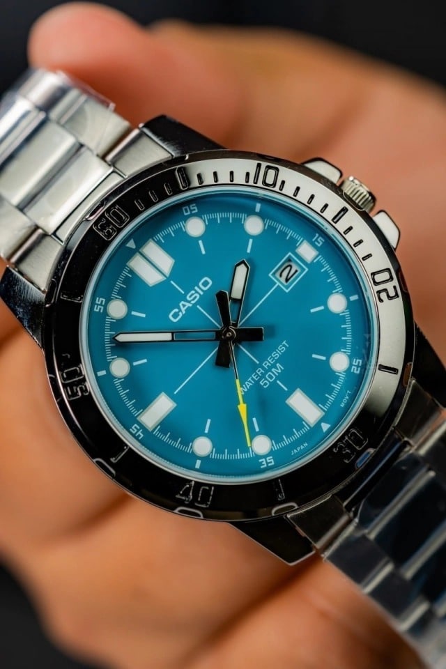 Casio para caballero pulsera de metal – MTP-VD01D-3E2V