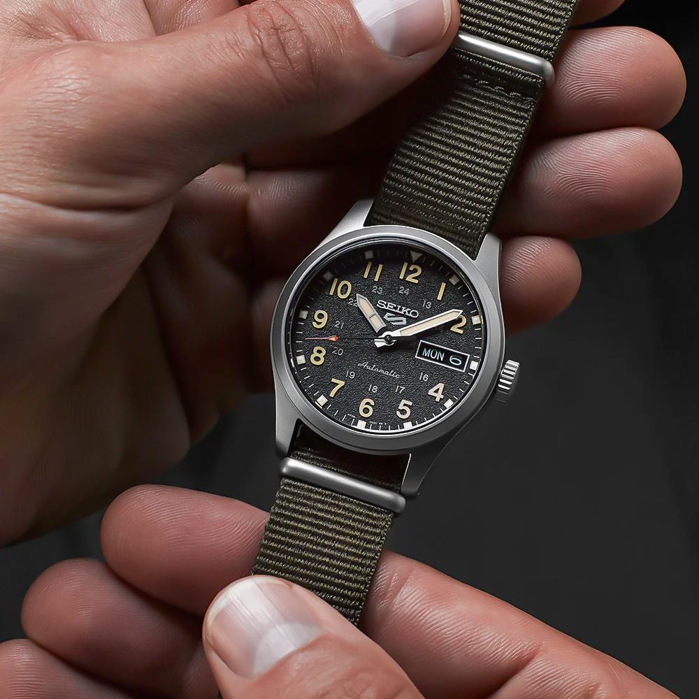 Seiko Serie 5 de caballero pulsera de tela – SRPJ85K1