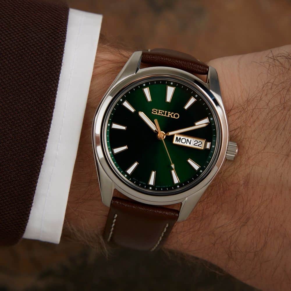 Seiko Neo Classic para Hombre con Correa de Cuero – SUR449P1