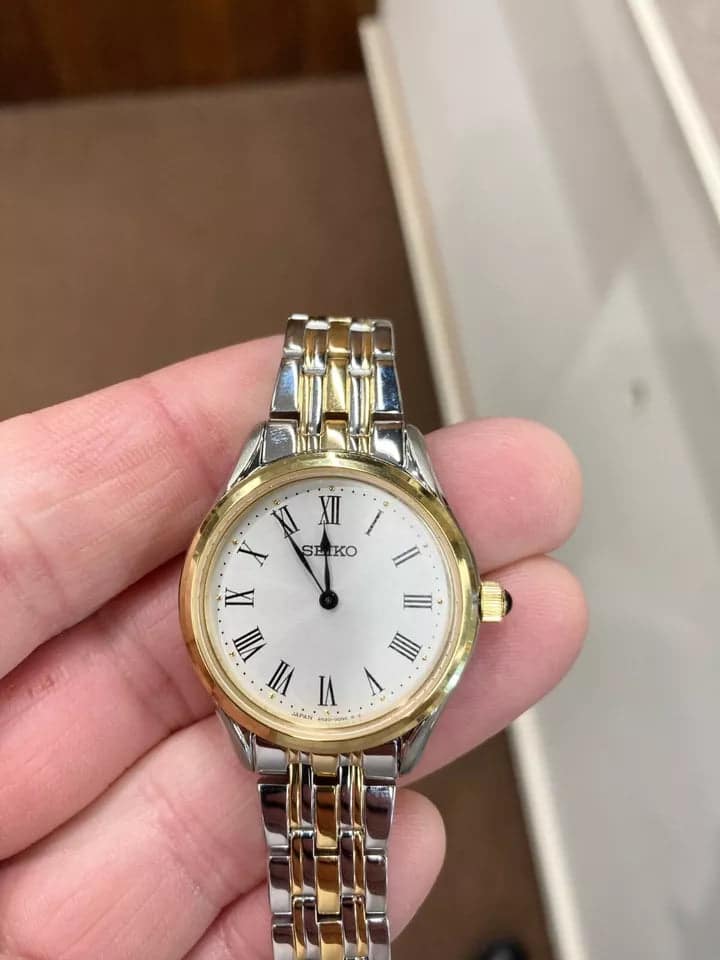 Seiko Clásico Análogo para Mujer con Brazalete de Metal – SWR070P1