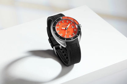 96B350 Reloj Devil Diver de hombre pulsera de caucho 41 mm