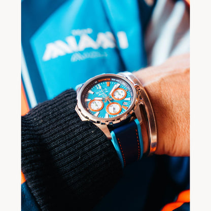 Bulova E1 Team Miami de hombre pulsera de cuero 43 mm – 96B460
