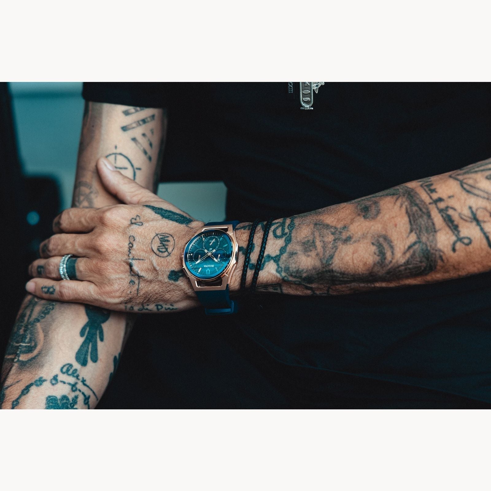 Bulova Curv Marc Anthony de hombre banda de resina – 97A185