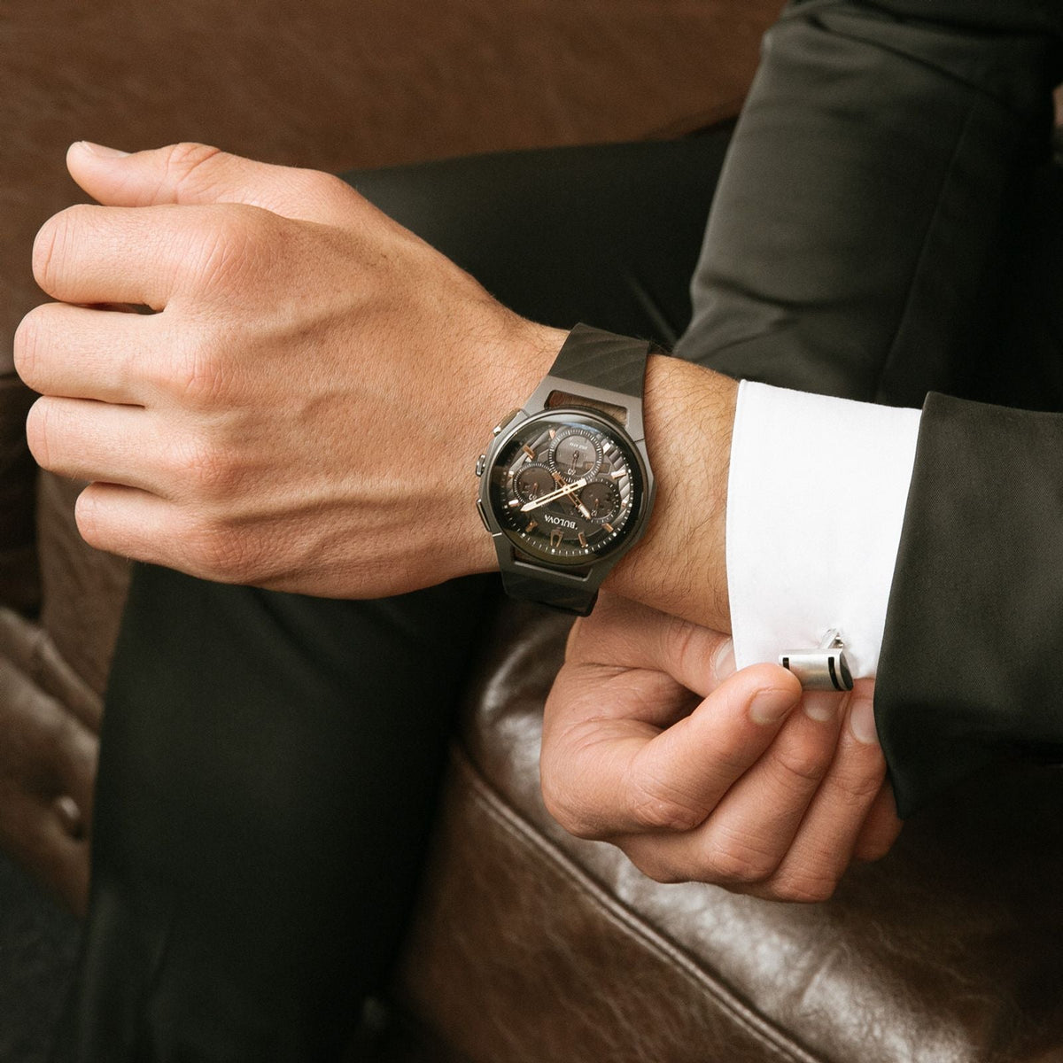 Bulova Curv de hombre pulsera de resina – 98A162