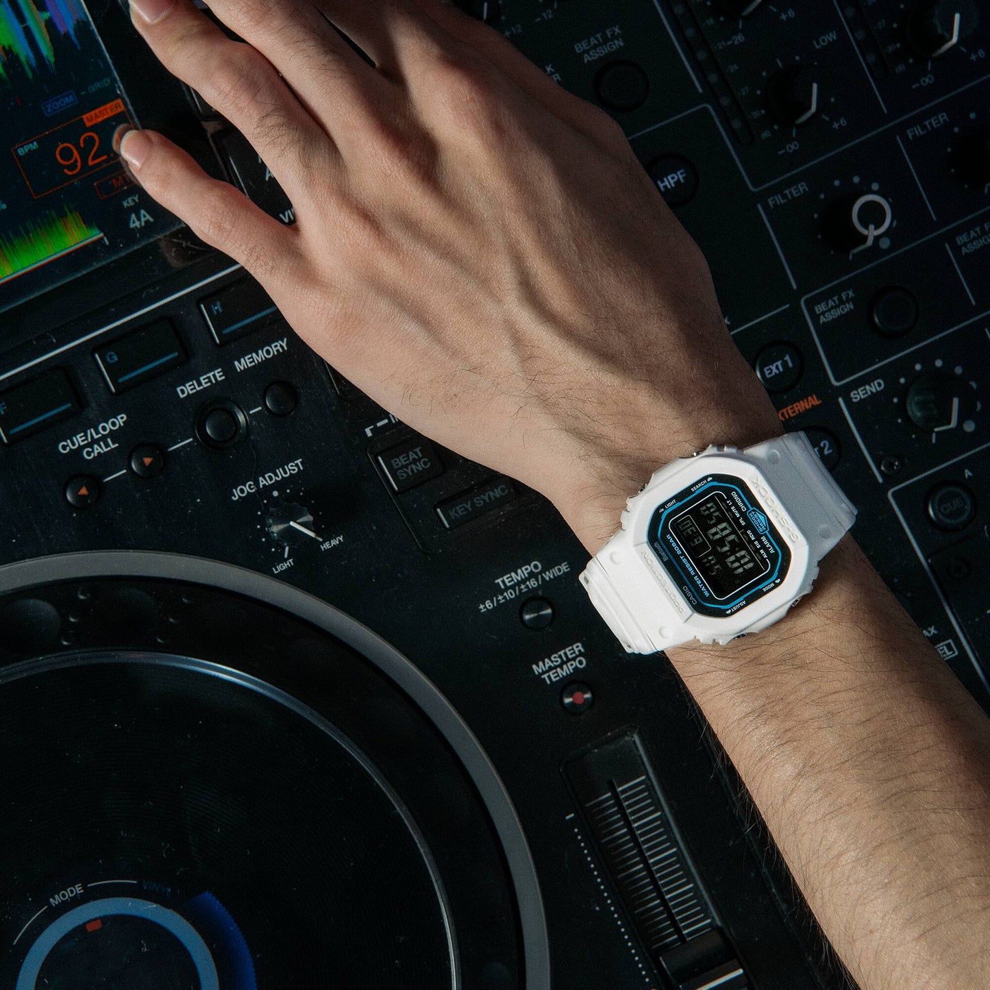 G-Shock para Hombre con Bluetooth – DW-B5600SF-7