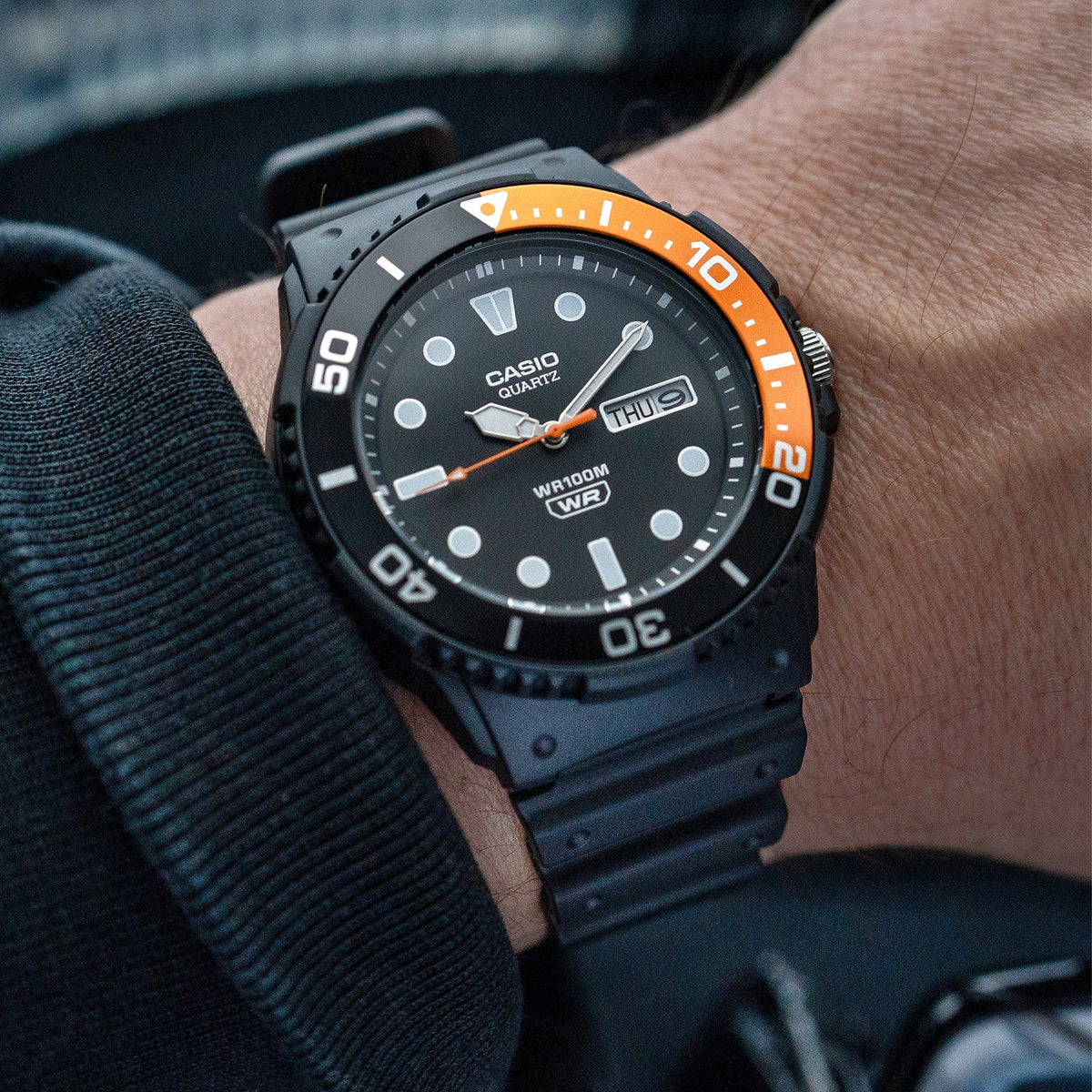 Casio de hombre correa de caucho – MRW-230H-1E4V