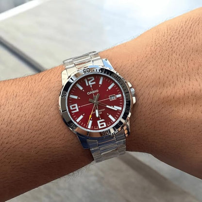 Casio de hombre pulsera de metal – MTP-VD01D-4BV