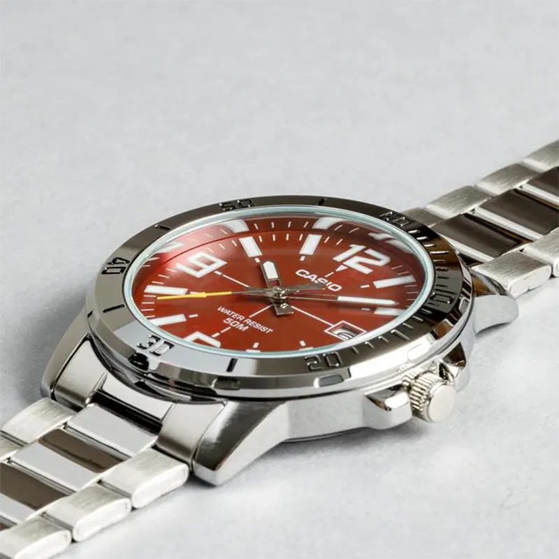 Casio de hombre pulsera de metal – MTP-VD01D-4BV