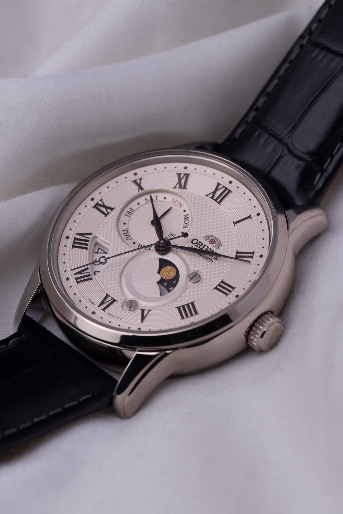 Orient Automático Sun & Moon de caballero pulsera de cuero – RA-AK0008S