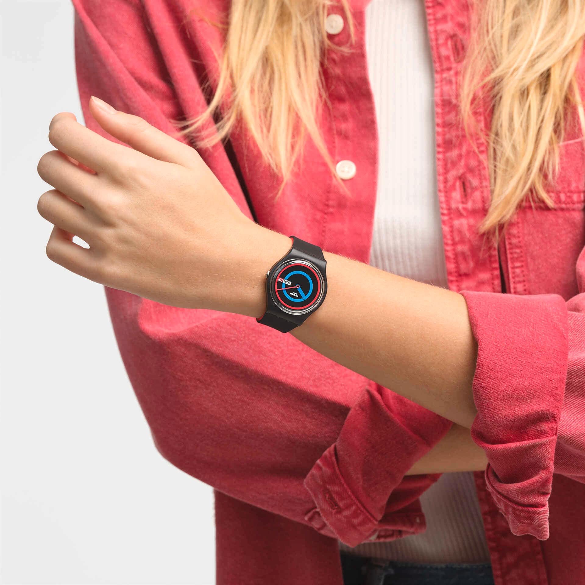 Swatch Circling Black Unisex pulsera de resina – SO28B706