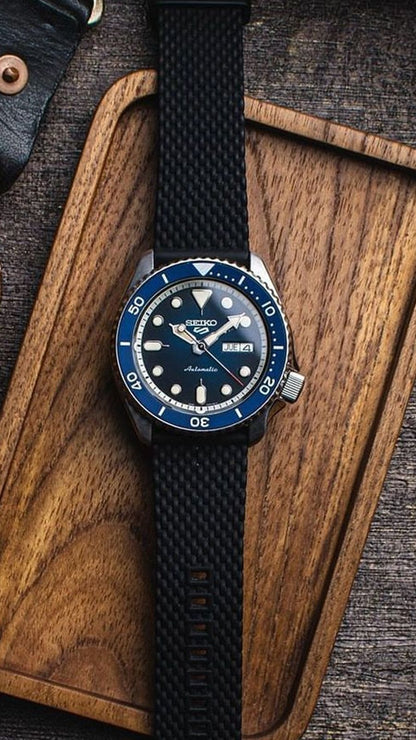 SRPD71K2 Reloj Seiko de caballero pulsera de silicona 43 mm