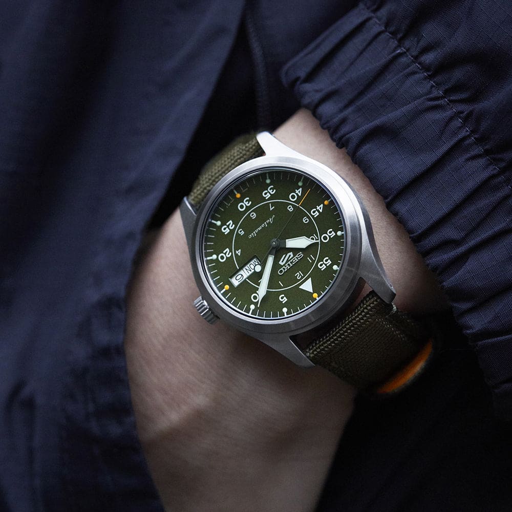 Seiko Serie 5 Análogo para Hombre con Correa de Tela – SRPH29K1