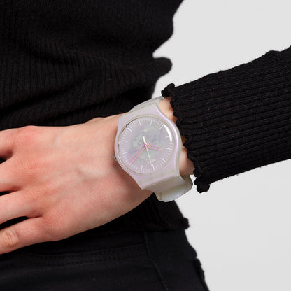 Swatch Pink Mist de dama correa de silicona – SUOK155
