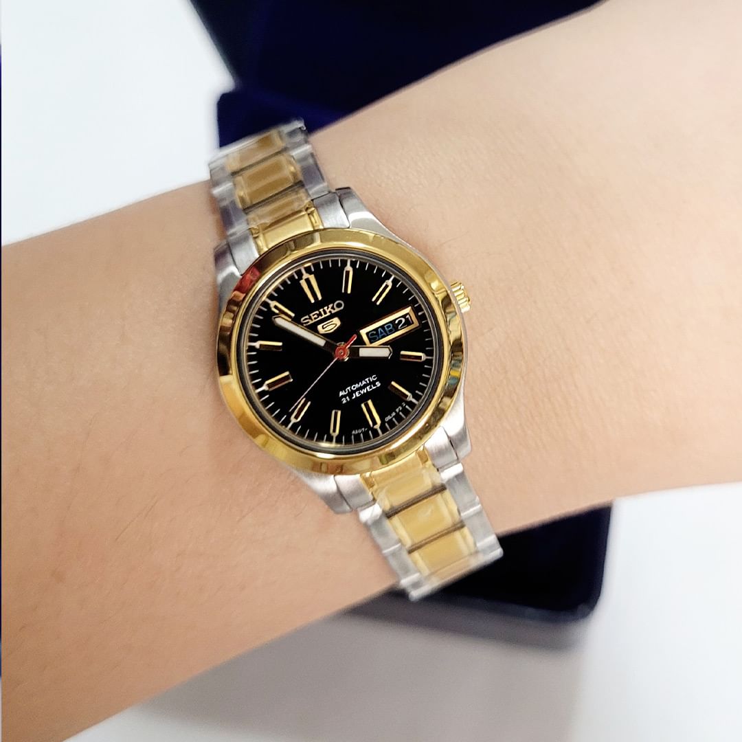 Seiko 5 para Mujer con Pulsera de Acero Inoxidable – SYMD94K1