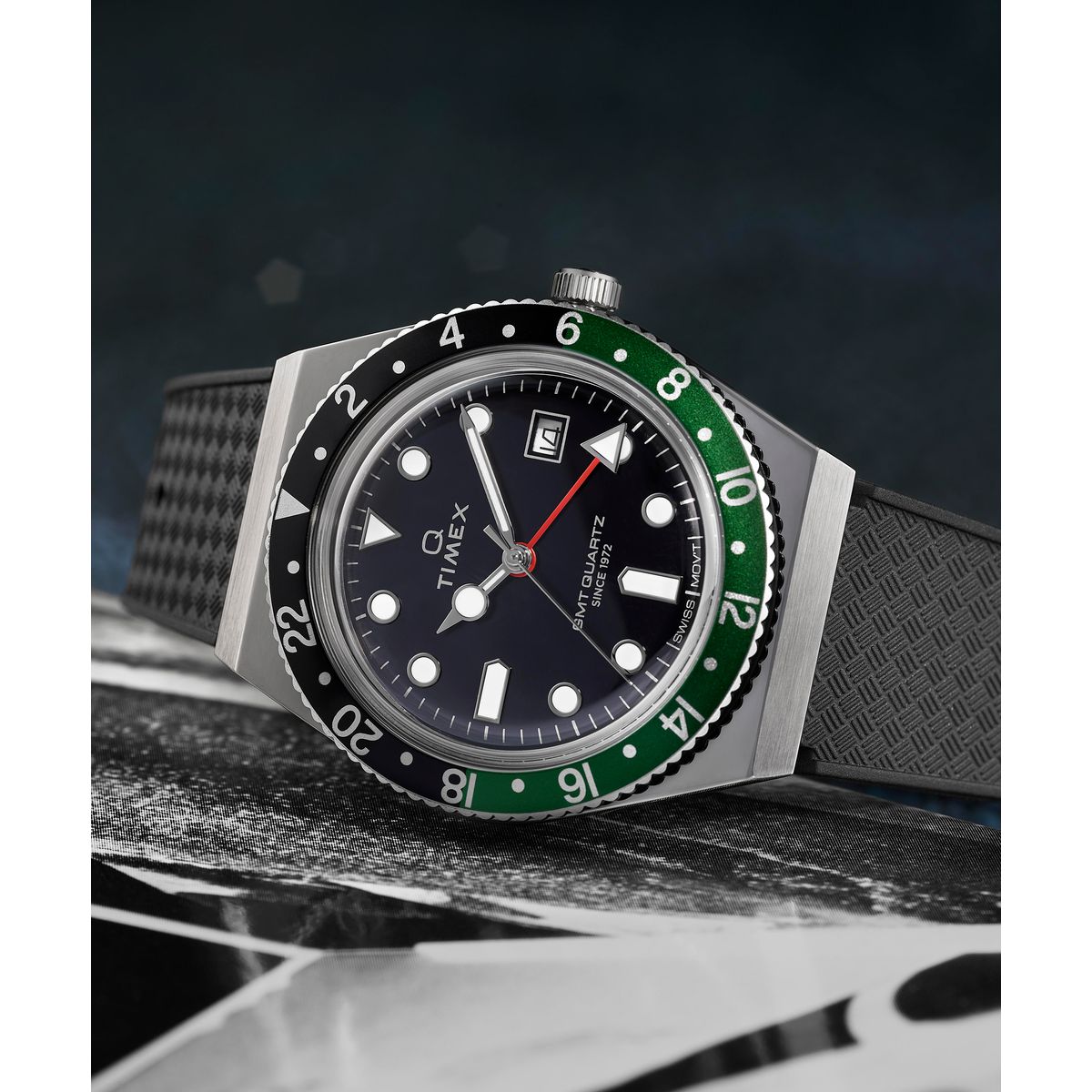 Timex Q GMT de hombre correa de resina – TW2W57500