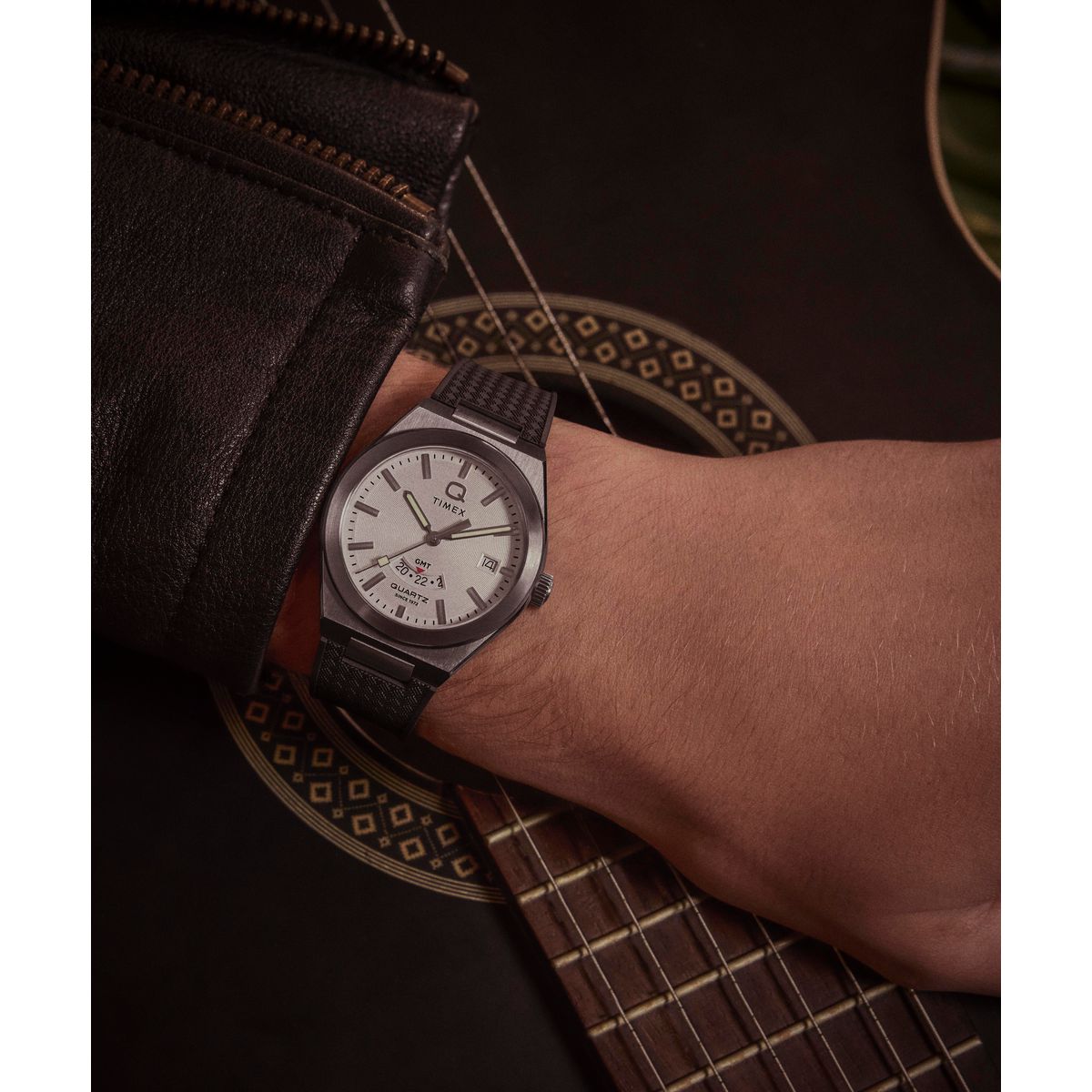 Timex Q Continental GMT de hombre correa de resina – TW2Y12200
