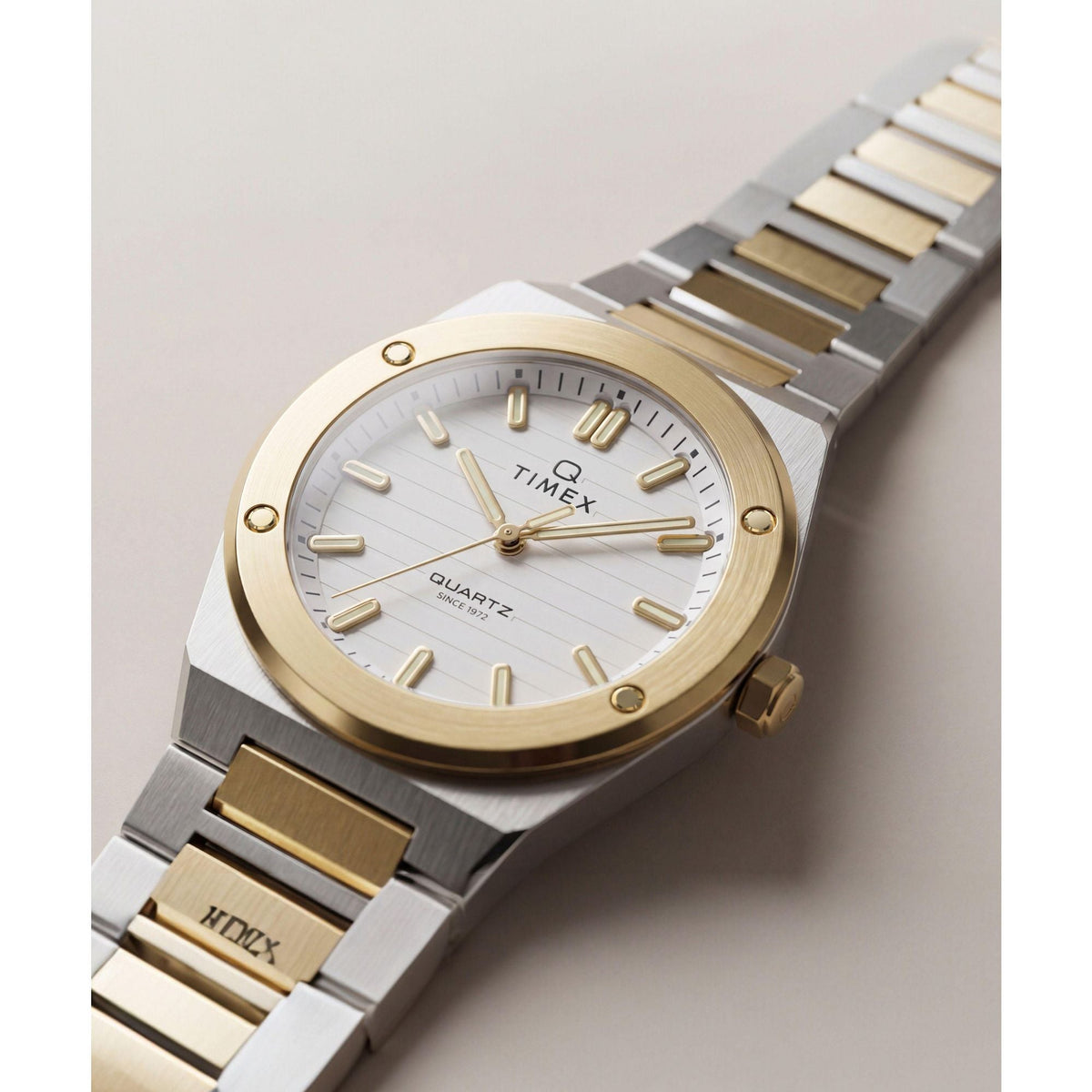 Timex Q Marbella de dama correa de metal – TW2Y81900