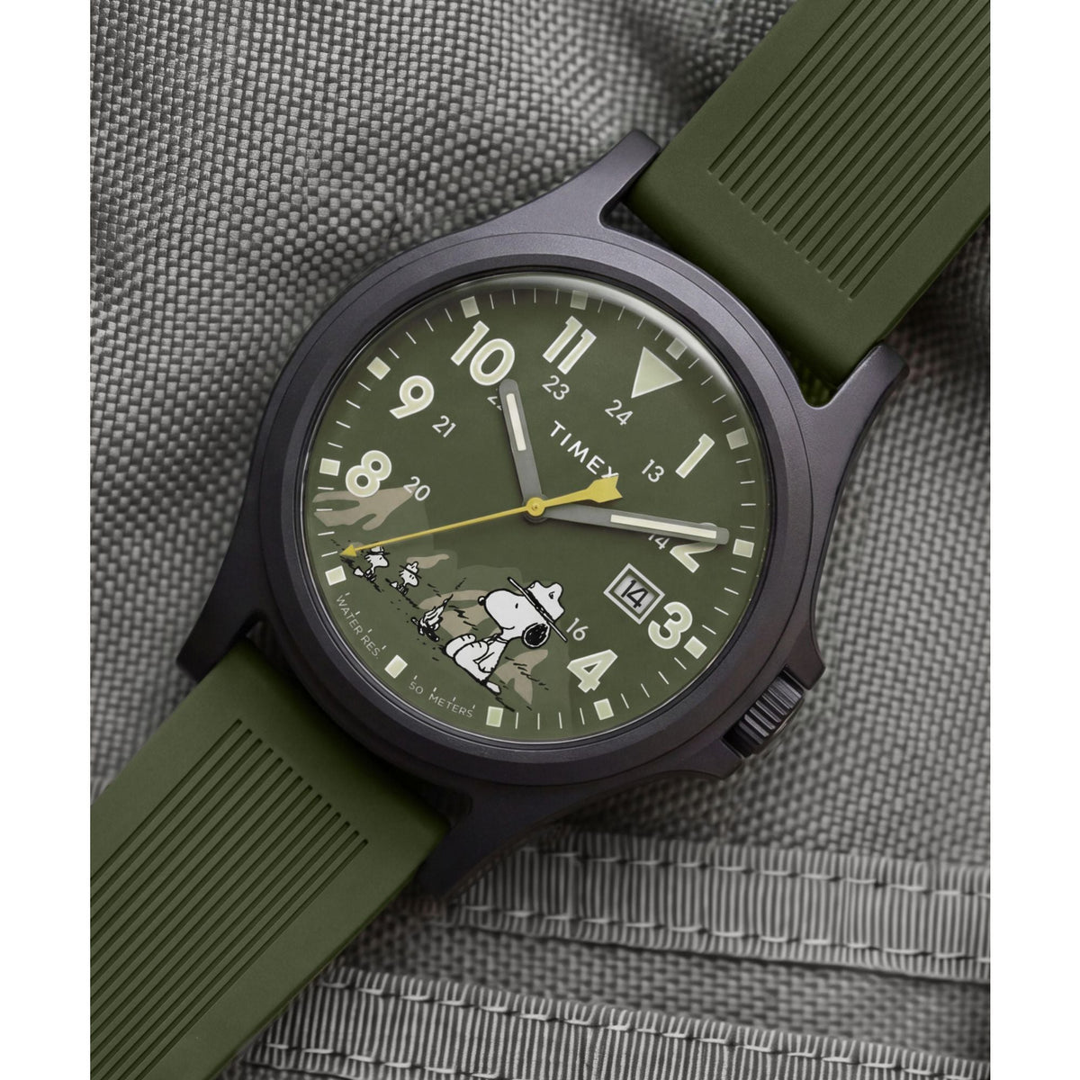Timex Expedition x Peanuts de hombre correa de caucho Snoopy – TW2Y84600