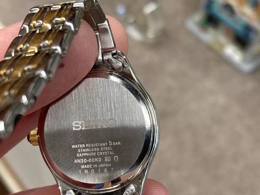 Seiko Clásico Análogo para Mujer con Brazalete de Metal – SWR070P1