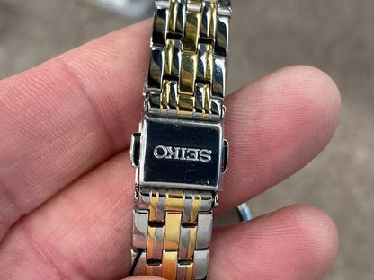 Seiko Clásico Análogo para Mujer con Brazalete de Metal – SWR070P1