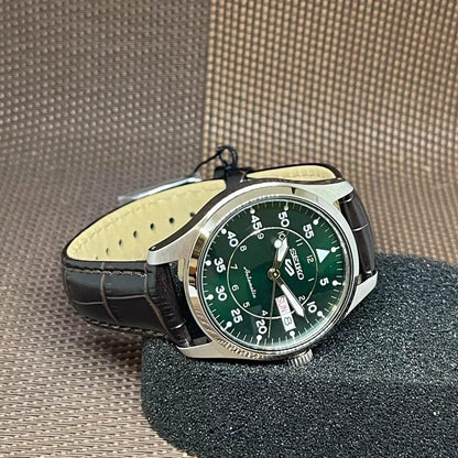 Seiko Serie 5 Análogo para Caballero con Brazalete de Metal – SRPJ89K1